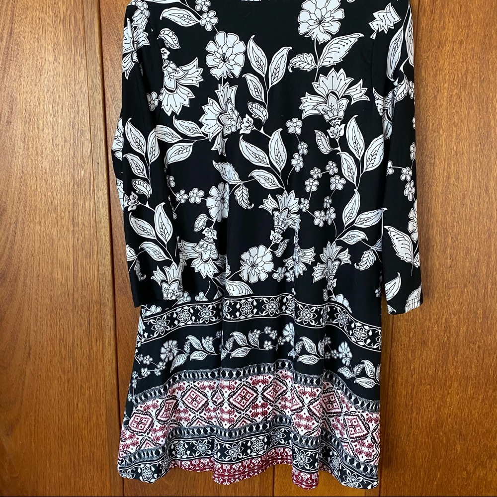 NWT Lildy V-Neck Floral Tunic Dress Red Accents - Picture 10 of 11